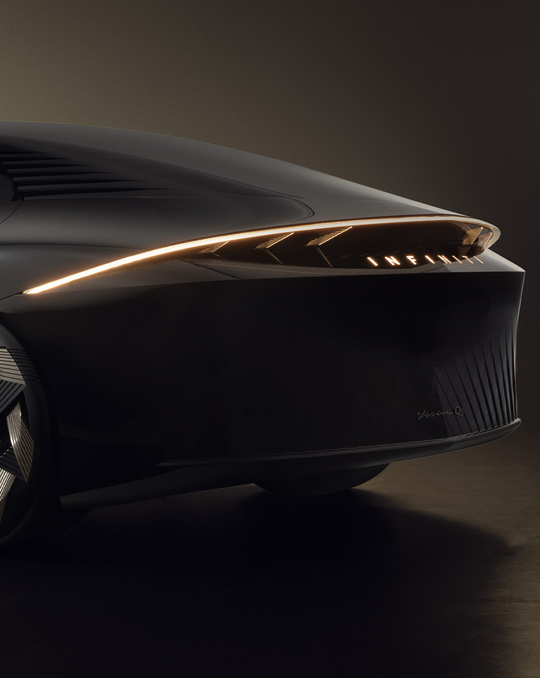 Angled view of the INFINITI Vision Qe electric car’s rear